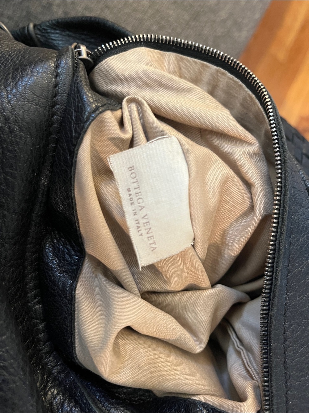 Bottega Veneta Intrecciato Hobo Black shoulder bag with Gunmetal Hardware - Picture 3 of 13